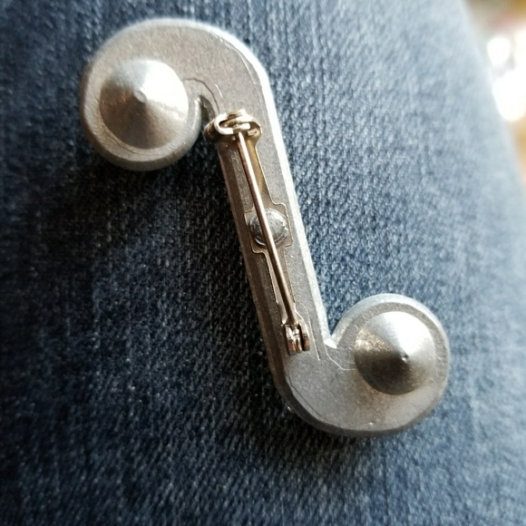 Relisted- Vintage rhinestone curlicue brooch silver tone pin - Picture 5 of 5